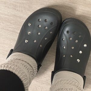 Almost new black bell clog - free gift charms - Sz 9 women's.